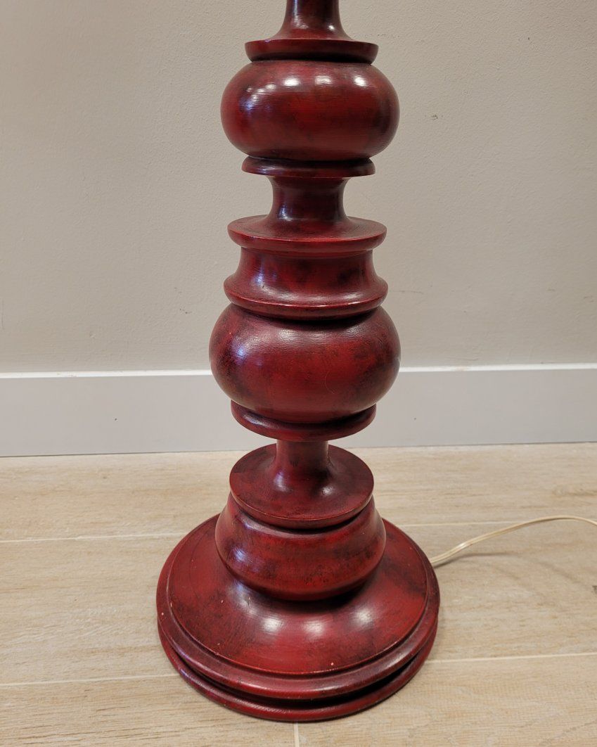 Farola de madera con decapé rojo, años 50 60