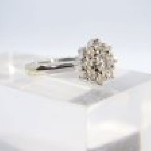 Anillo Rosetón de punta estrellada, oro blanco 18k y 9 diamantes talla brillante 0