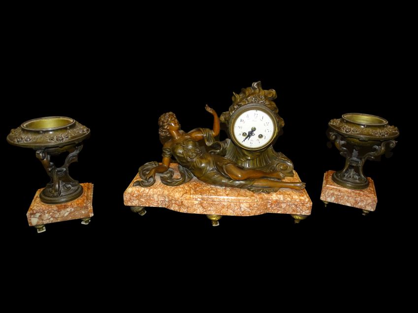 Guarnición de reloj Francés ,París, tres piezas, mármol y bronce, S