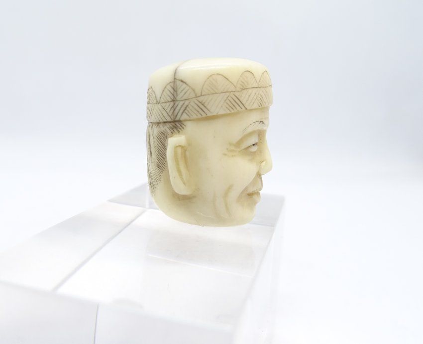 Netsuke en hueso, cabeza de hombre, siglo XVIII – Japón