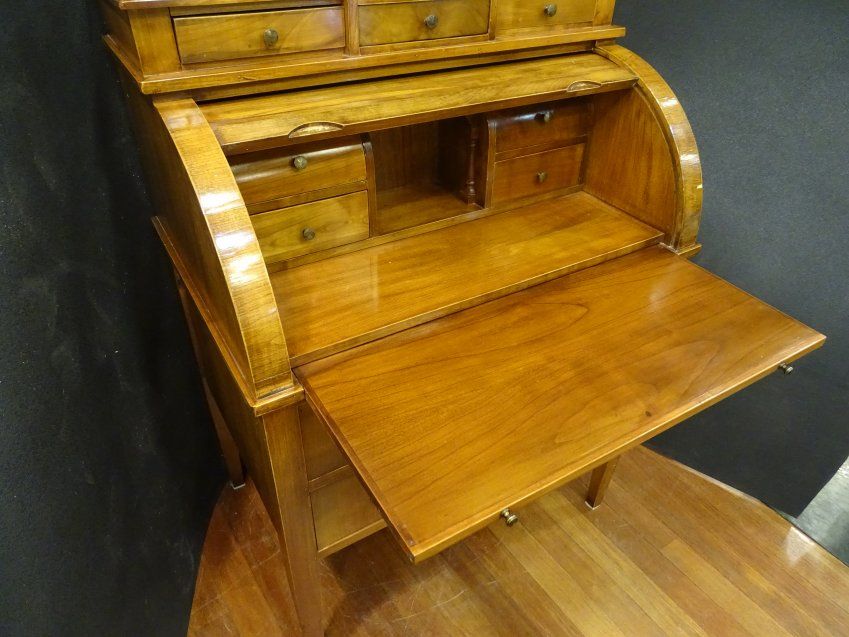 Bureau estilo Luis XVI en madera de nogal