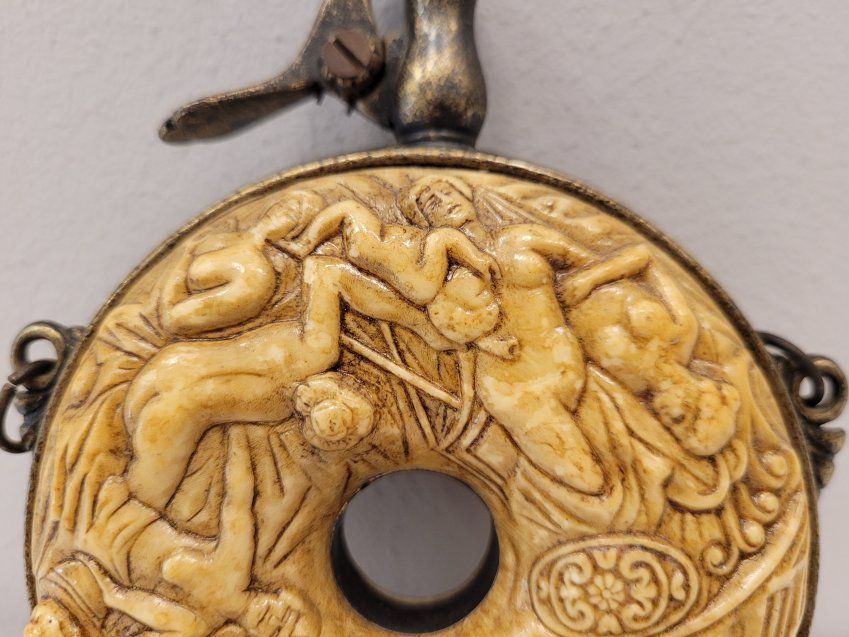 Polvorera "Bacanal" tallada en Hueso, s. XIX   Alemania