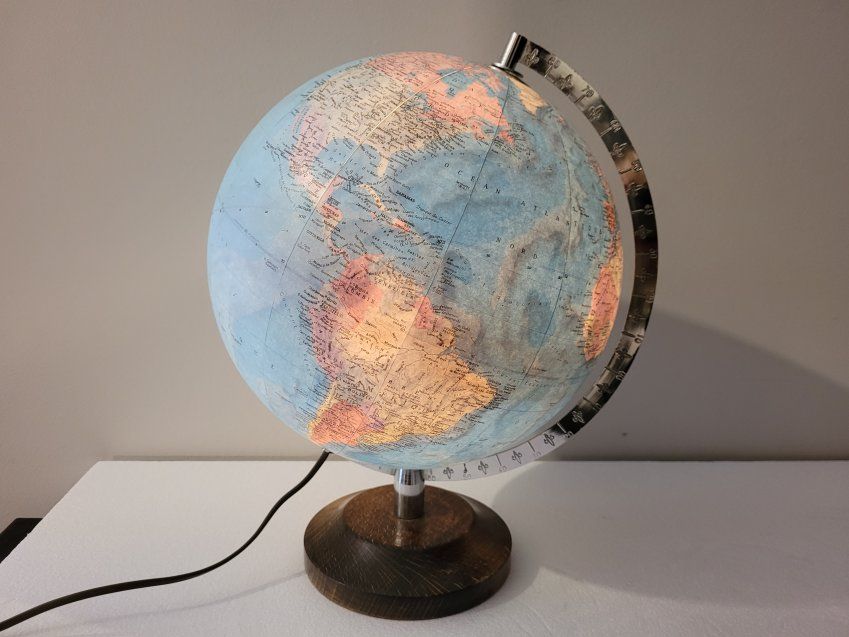 Globo terráqueo en cartón, luz interior, Globes Taride, 60’s – Francia