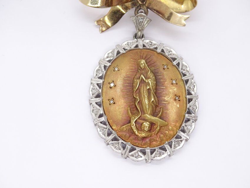 Broche / Alfiler Lazo "Virgen de Guadalupe"   Oro rosa, blanco y diamantes talla antigua, 60's