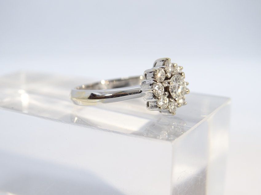 Anillo Rosetón de punta estrellada, oro blanco 18k y 9 diamantes talla brillante 0